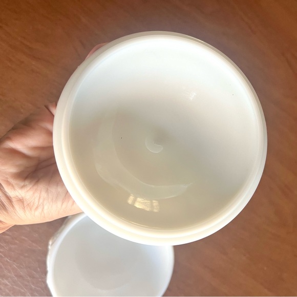 Westmoreland painted milk glass candy dish feminine raised grape motif l… - Picture 8 of 9